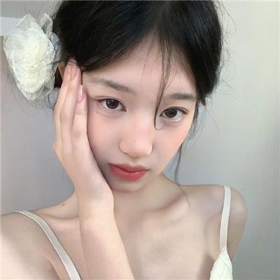 蓝色江流淌